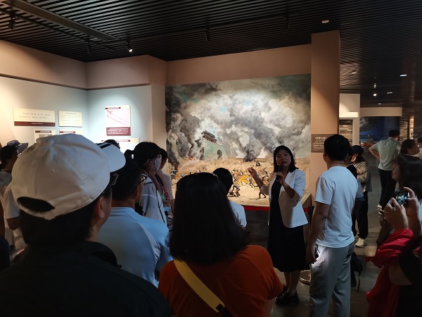 10在刘永福纪念馆接受爱国主义教育.jpg